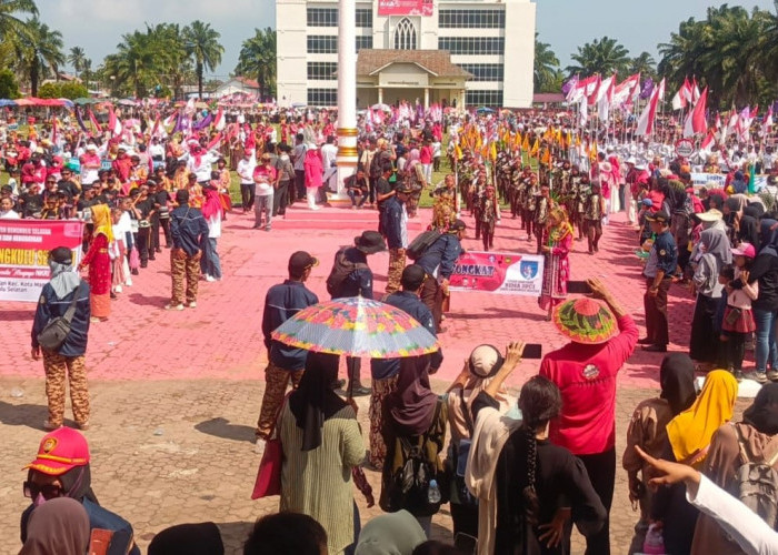 Ramaikan Pawai, Ribuan Pelajar di Bengkulu Selatan Padati  Lapangan Sekundang