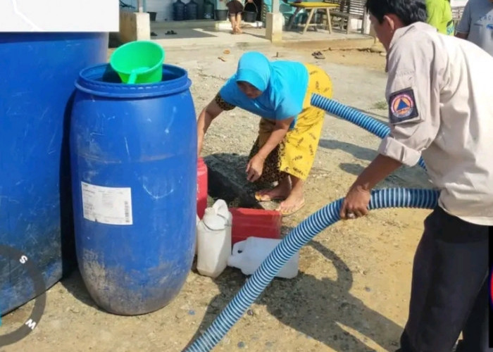  BPBD Bengkulu Selatan Bagikan Air Bersih ke Warga Kesulitan Air