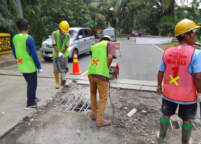  Perbaikan Jembatan Siabun Seluma Tahap II, Akses Jalan Lintas  Diterapkan Lagi Buka Tutup