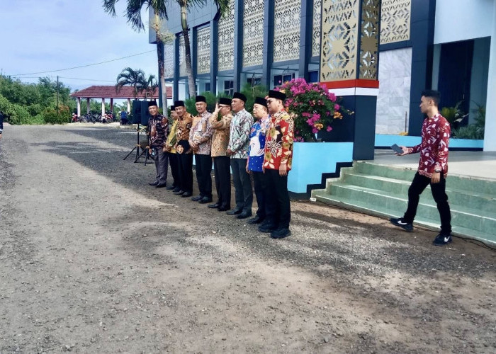  Bupati Seluma Ajak ASN Perkuat Kebersamaan pada Apel Akbar dan Halal Bihalal