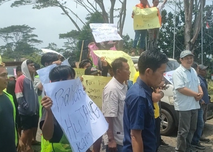 Kontraktor Demo, Bupati Seluma Malah Dinas Luar, Utang Dicicil Rp 7,2 Miliar