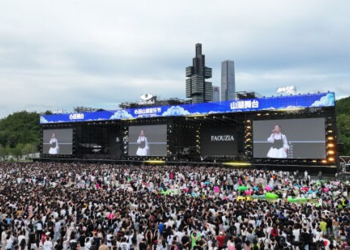 Roadside Concerts Become a Hit in China’s Guiyang