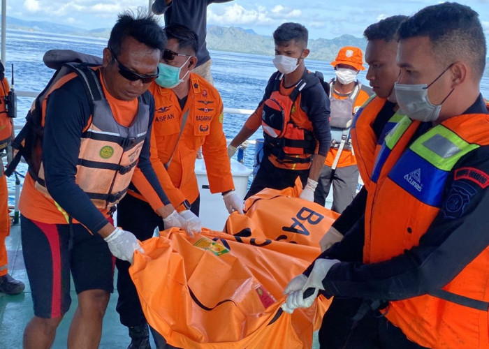 Tim Sar Temukan Jenazah  Pelatih Valencia Korban KM Putri Sakinah, Mengambang di Pulau Rinca 
