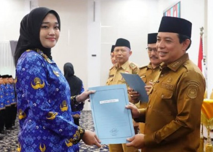183 CPSN Kota Bengkulu Senyum Ceria, Walikota Serahkan SK PNS