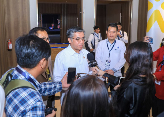   Menaker: Adopsi AI Harus Berorientasi pada Manusia dan Tingkatkan Produktivitas