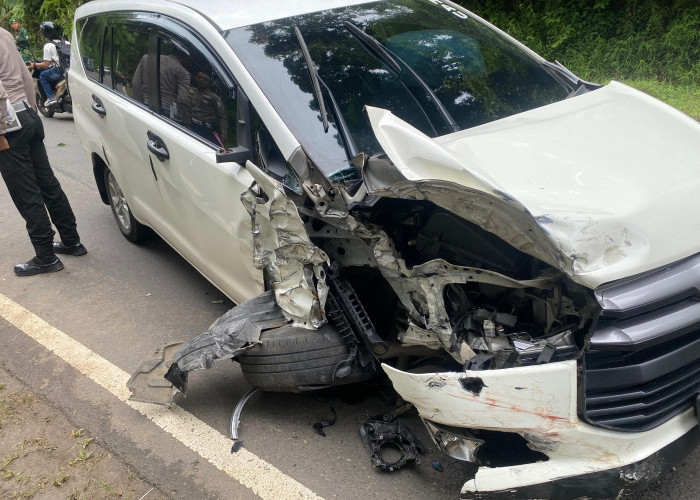 Dua Minibus Adu Banteng di Jalan Lintas Seluma, Dua Orang Luka-luka