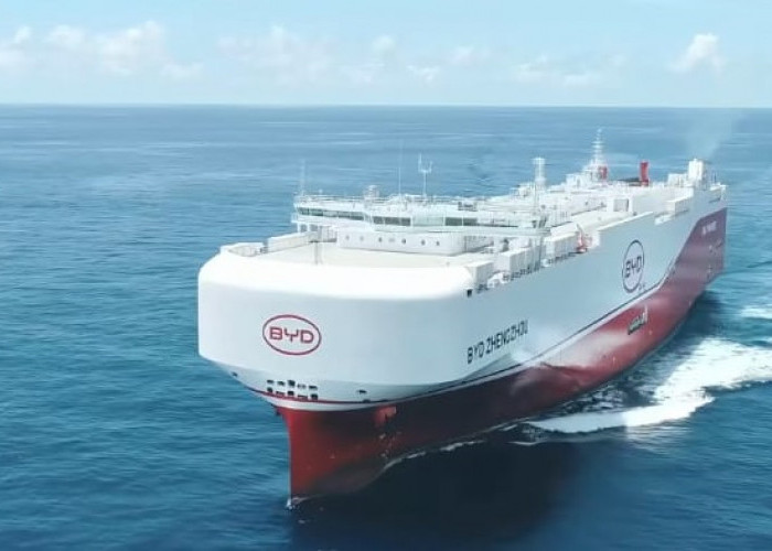   Kapal BYD Zhengzhou Terbesar Berlabuh di Jakarta, Bisa Angkut 7000 Mobil