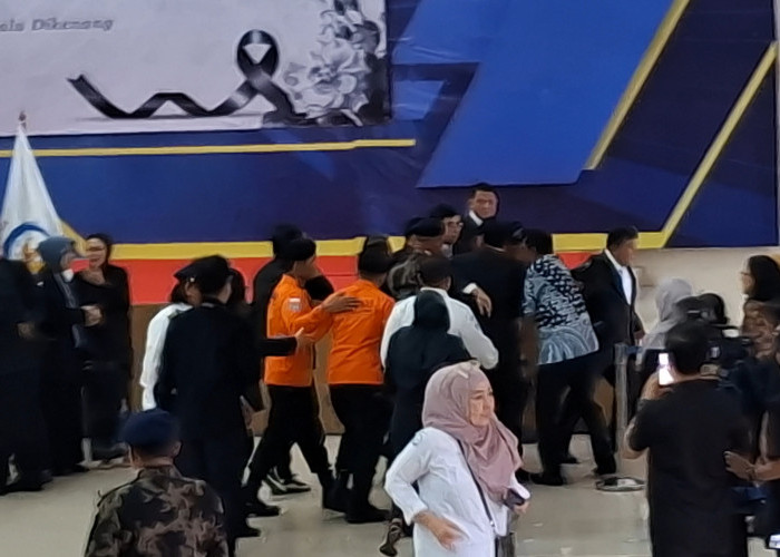 Menteri KKP Trenggono Usai Pingsan saat Pimpin Upacara Pemakaman, Presiden Prabowo Langsung Telefon 