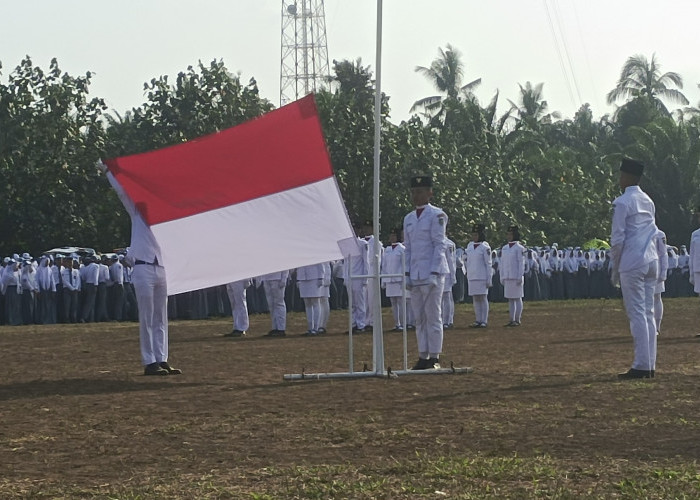   Kemeriahan HUT RI Sampai ke Pelosok Seluma, Camat SAM Pimpin  Upacara