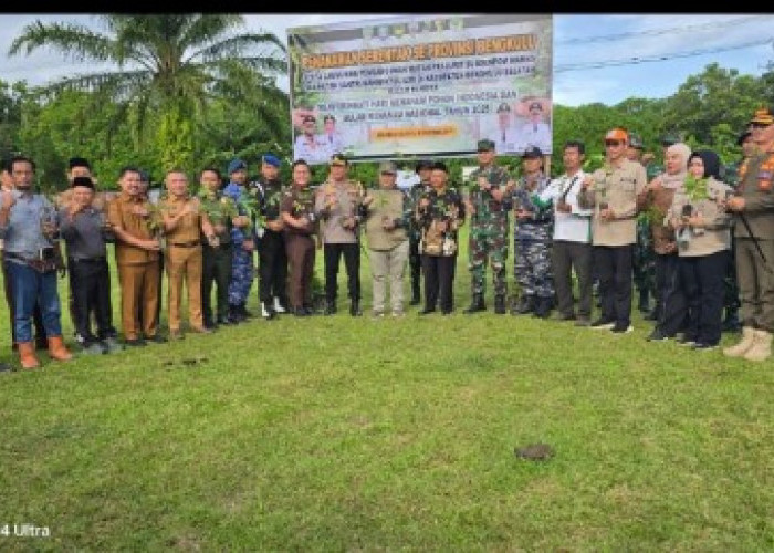 Hijaukan Lingkungan, Bupati AjakTanam Pohon Penghijauan