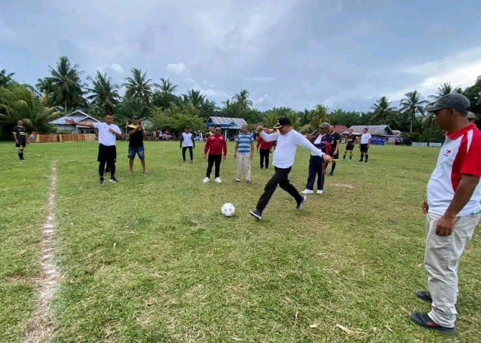 Turnamen Bola Kaki Karang Taruna Bungau Bengkulu Selatan Dibuka Wabup