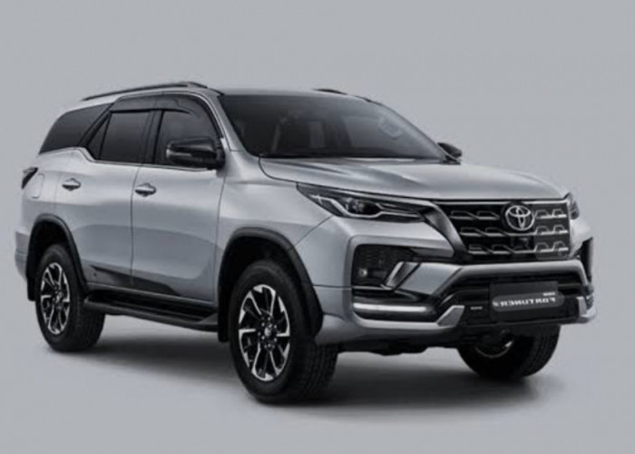 Toyota Fortuner GR Sport Mobil SUV Canggih dan Gagah Siap Bersaing di Pasar Otomotif