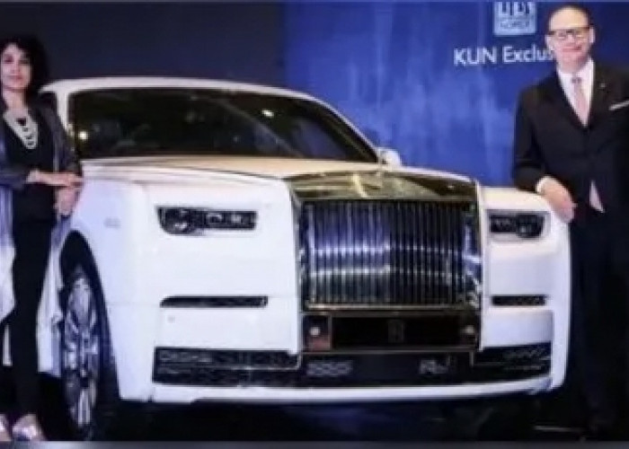 8 Artis Terkenal dan Sukses di Indonesia yang Memiliki Rolls-Royce Phantom Harga Selangit Capai 67 Miliar 