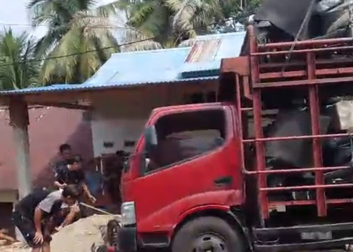  Truk Pengangkut Belasan Motor Baru Terlibat Kecelakaan Beruntun di Seluma