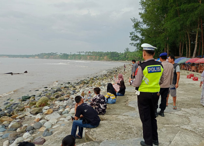 Polisi Ketatkan Pengawasan Objek Wisata Pantai Bengkulu Selatan. Cuaca Ekstrim