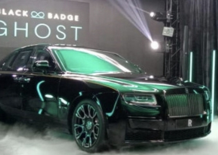 Rolls-Royce Black Badge Ghost Mobil Super Sport Produksi Pabrikan Otomotif Inggris Populer Mendunia