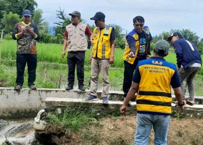  BPBD dan Tim Balai Wilayah Sungai VII Sumatra Survey Bencana Banjir di desa Muara Pulutan 