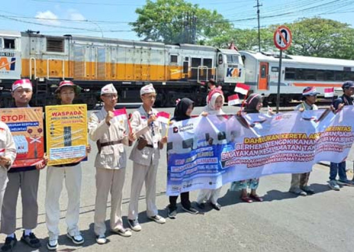   KAI Cirebon Wujudkan Jiwa Patriotisme melalui Sosialisasi Keselamatan di Perlintasan Sebidang