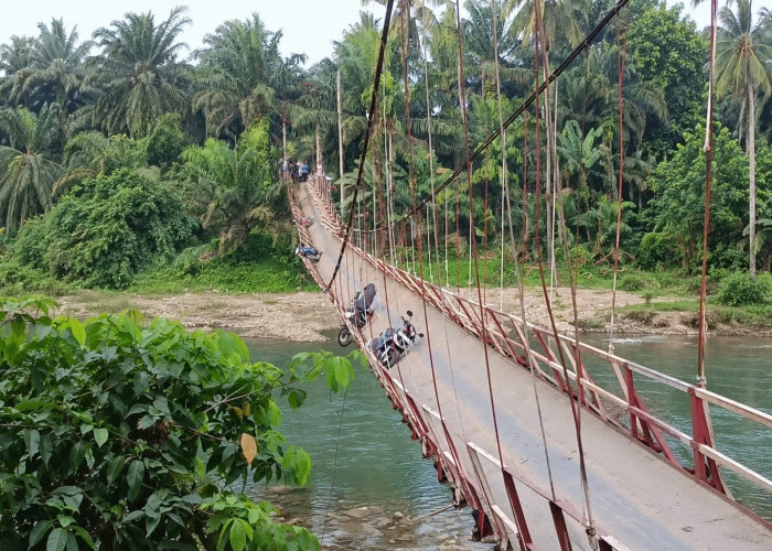   Jembatan Gantung Bandung Agung–Gelombang Seluma Nyaris Putus, Empat Petani Luka-luka! Padahal Baru Direhap