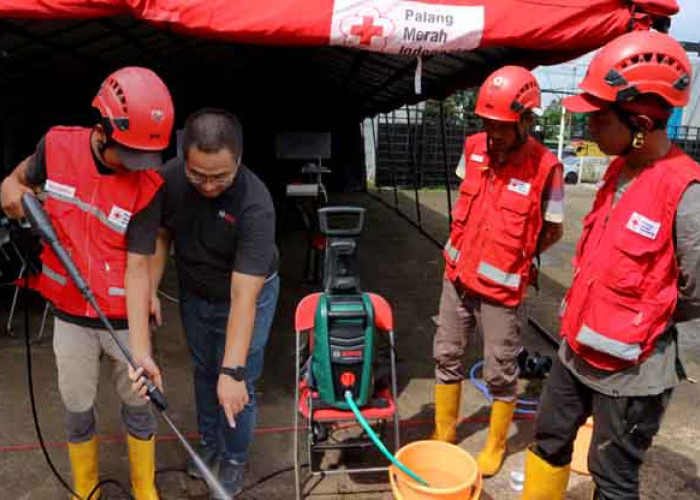 Endapan Lumpur dan Sisa Material Banjir Jadi Prioritas, PMI Manfaatkan Dukungan Teknologi Bosch