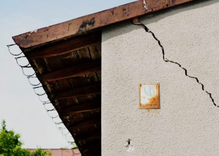 Mengatasi Retaknya Dinding pada Tiang Kayu Rumah: Langkah-Langkah Perbaikan yang Tepat