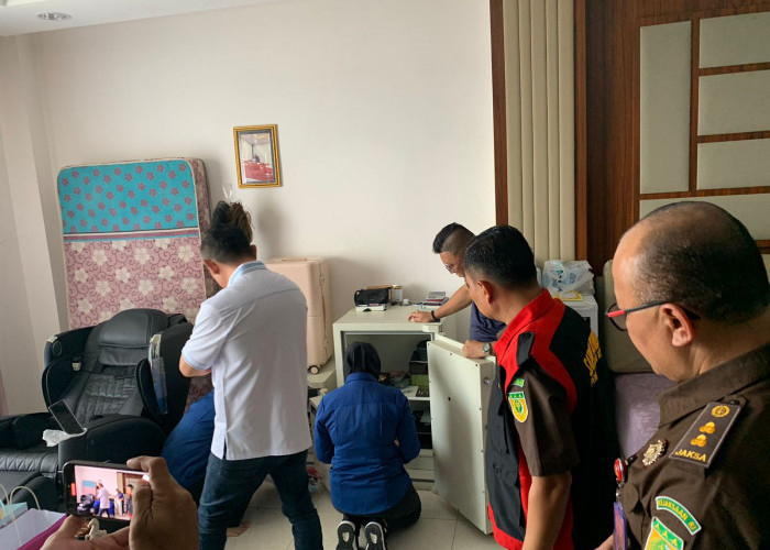  Kejaksaan Geledah Rumah pengusaha Besar Tambang Batu Bara Bengkulu, Bebby Hussy