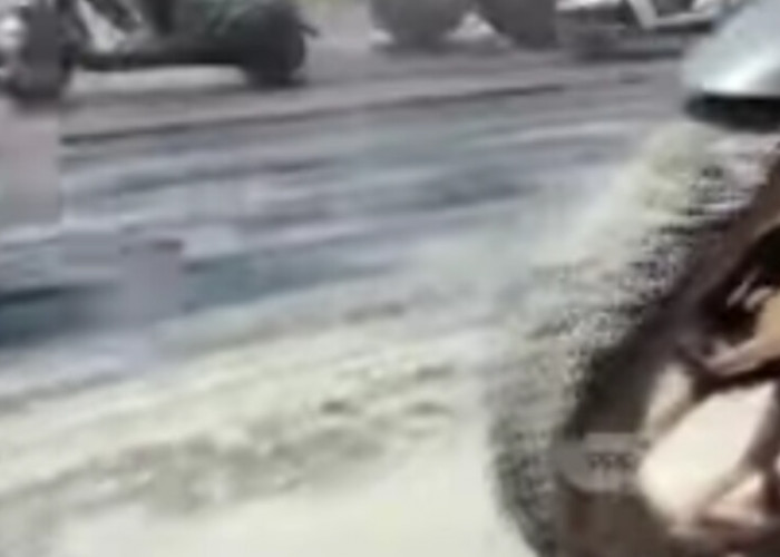 Bahaya, Suhu Capai 50 Derajat Celsius..Aspal Mengelupas Jadi Lumpur