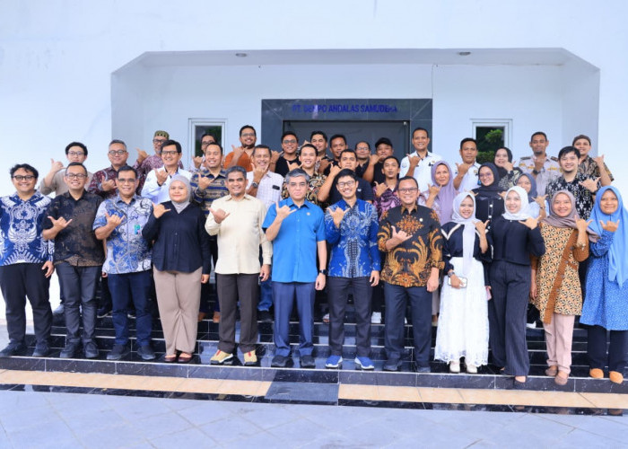 Tinjau PPS Bungus, Menaker Dukung Penciptaan Lapangan Kerja Perikanan