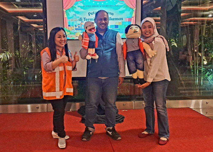  TPS Ajak Anak-anak Berpetualang di Terminal Petikemas Surabaya   Melalui Cerita Boneka