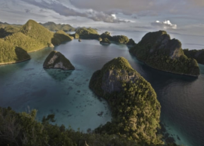 Raja Ampat memiliki 4 Pulau Utama yang Paling Besar, Seperti Pulau Waigeo, Pulau Batanta, Pulau Salawati