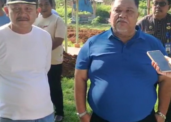 Ciptakan Keindahan Pantai, Bupati Tata Pedagang di Pantai Pasar Bawa