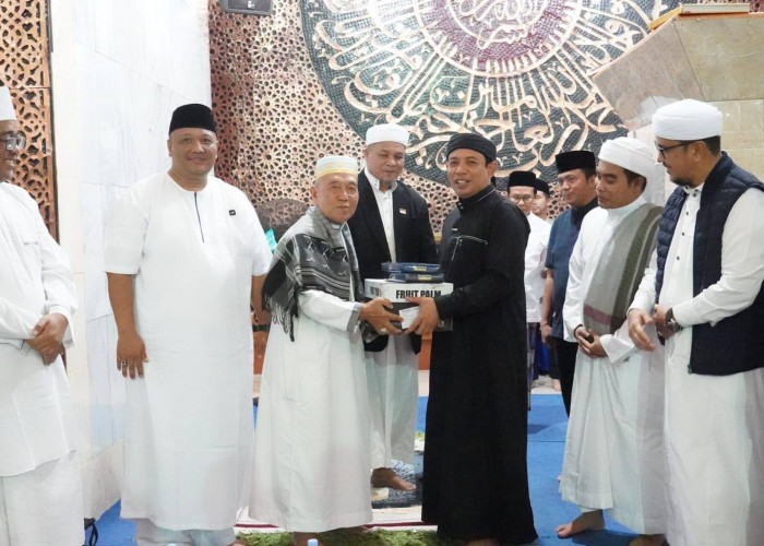   Dedy–Ronny Serukan Introspeksi dan Persatuan Warga Bengkulu di Tarawih Perdana