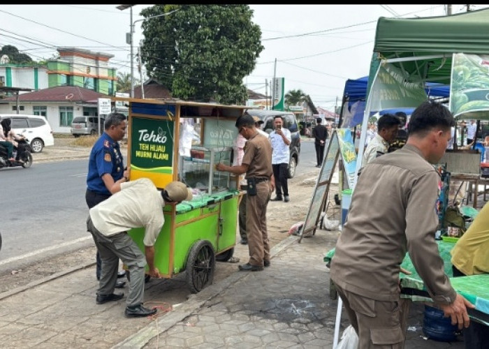 Satpol PP Tertibkan PKL di Alun-Alun Tais, Pedagang Sayur di Jembatan Layang Jadi Sasaran
