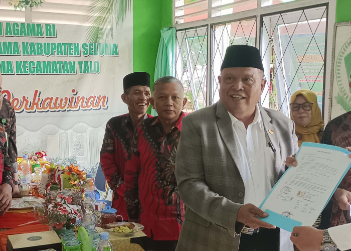  Ahmad Kanedi, Hibahkan Tanah untuk KUA Talo Seluma