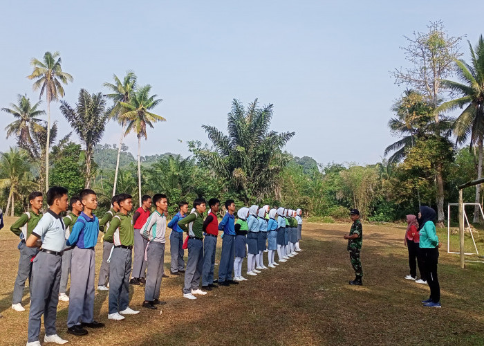 Persiapan Perayaan HUT RI, TNI dan Polri Latih Pasukan Pengibar Bendera  di Kecamatan Talo