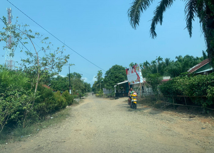 Jalan Rusak, Warga Minta Cakada Jangan Berjanji Tapi Perbaiki