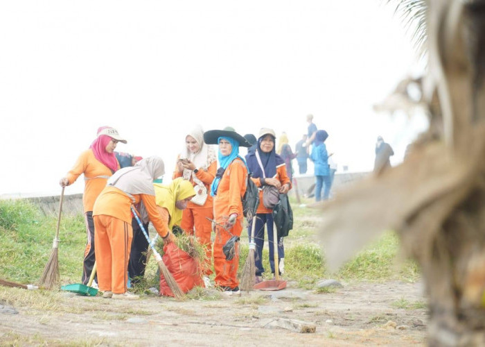  DLH Bengkulu Siagakan Armada dan Petugas Jaga kebersihan Kawasan Wisata Bengkulu