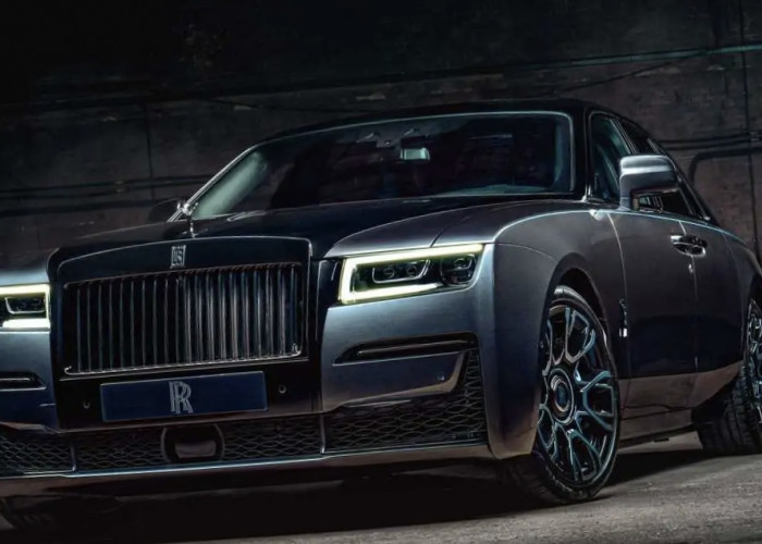 Rolls-Royce Ghost 2024 Black Badge: Mesin Bertenaga 592 HP Kecepatan Tinggi dan Fitur Teknologi Inovatif