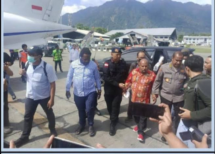 (TERKINI), Keluarga Protes Lukas Enembe Tak Naik Pesawat Garuda Saat Ditangkap
