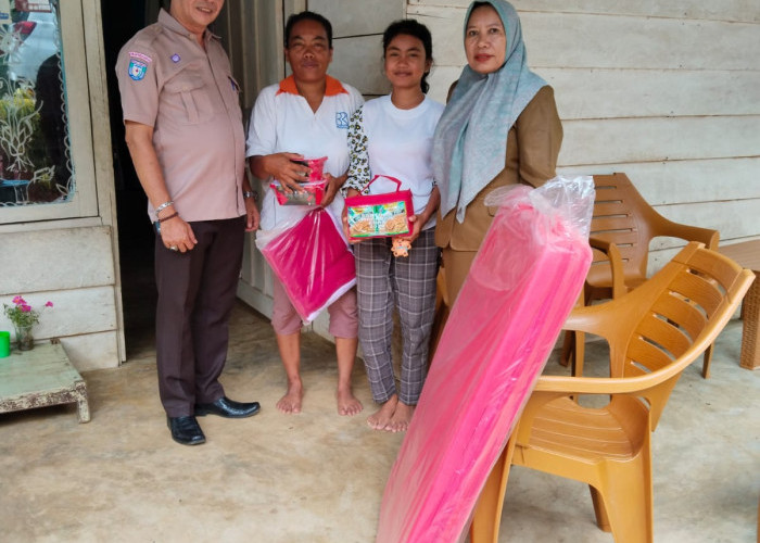 Dinsos Seluma Salurkan Ratusan Paket Bantuan Korban Banjir dan Bencana Pohon Tumbang