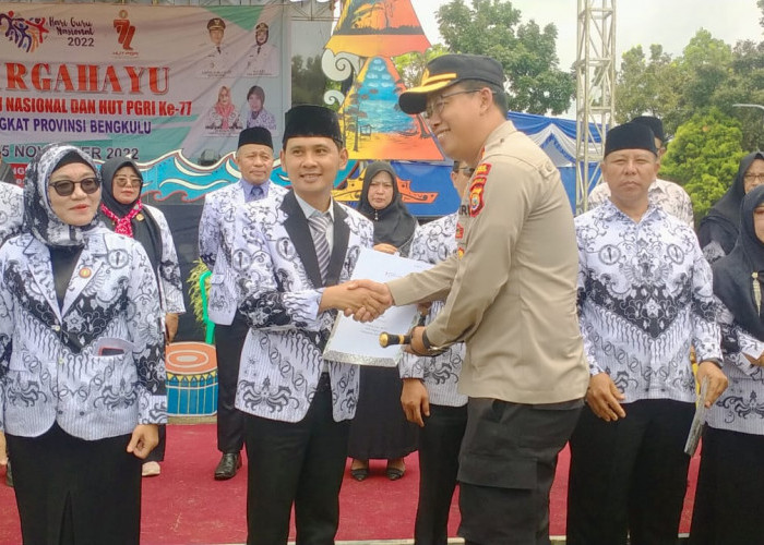 Dr Aceng Joyo.M,Pd Guru  di Seluma Berprestasi   Raih Penghargaan Gubernur Bengkulu