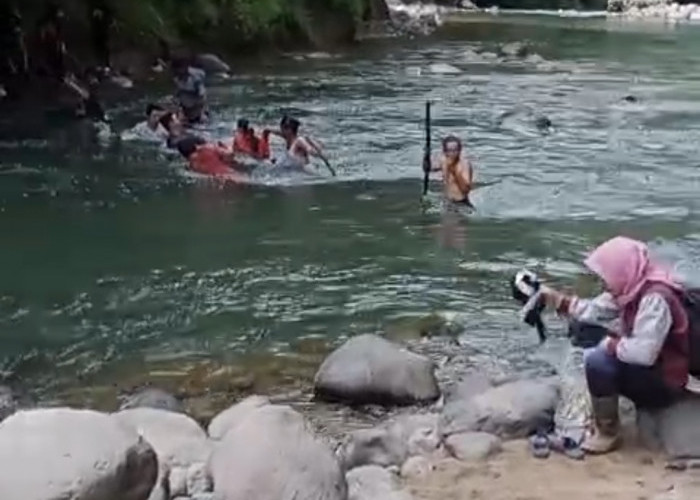  Butuh Perhatian Pemda Seluma, Sudah 6 Tahun Warga Sekalak Pertaruhkan Nyawa Seberangi Sungai Keluar Desa