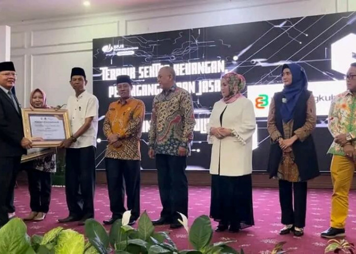 DKP Bengkulu Selatan Terima Penghargaan BPJS 