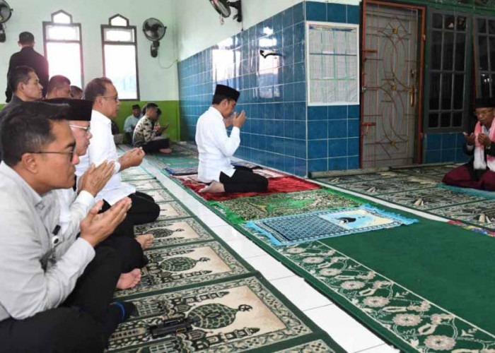Ditunggu Jumatan  di Masjid Raya Baitul Izzah, Presiden Jokowi Jumatan di Sini