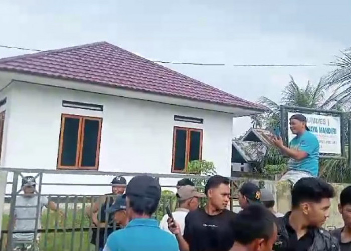  Polisi Lakukan Pengamanan Kantor Desa Dusun Baru Seluma, Minta Warga Tidak Merusak