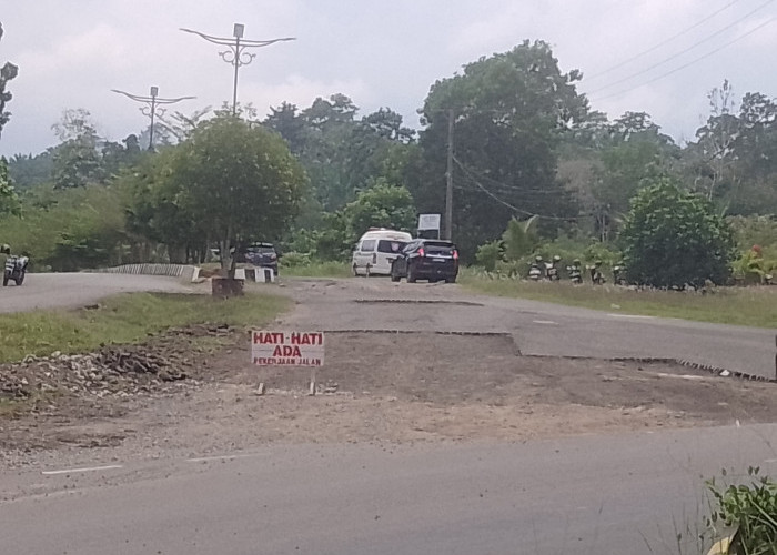 Jalan Menuju Rumdin Bupati Diperbaiki