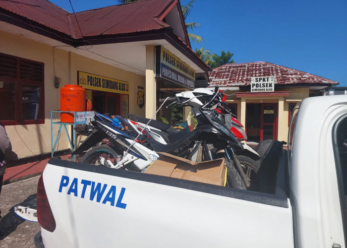 Pelajar Bandung Agung Seluma Ini Hantam Mobil Kades Lagi Parkir, MD