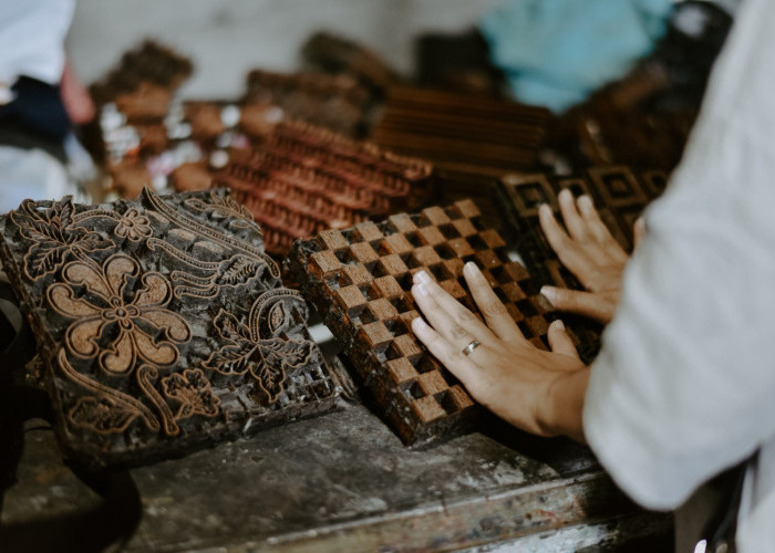 Brand Batik Tradisional Asal Bandung, Dama Kara Sukses Berjualan Lewat E-Commerce, Berdayakan Difabel! 