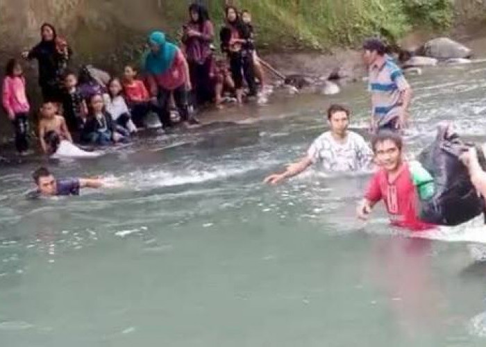 Terisolasi Sejak 5 Tahun Lalu, Warga Desa Sekalak Harap Jembatan Diperbaiki