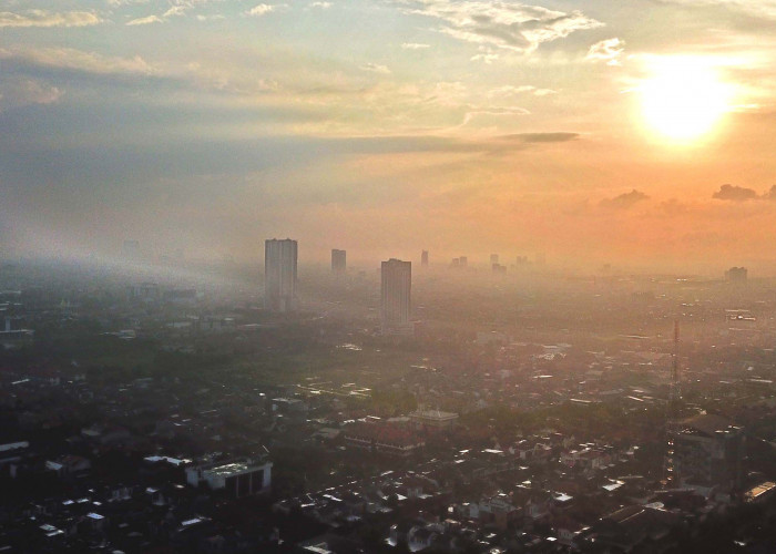  Jangan Ke Jakarta Dulu! Kualitas Udaranya  Terburuk Ketiga di Dunia. Ini Penyebabnya!